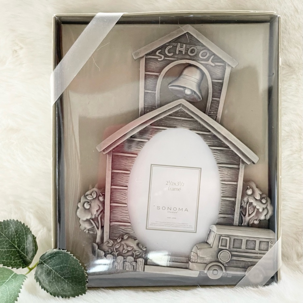 New with tags SONOMA School House PICTURE FRAME. Holds 2 1/2” x 3 1/2” photo